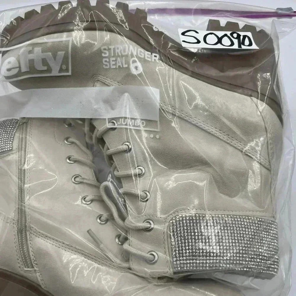 Wild Pair Womens 8.5 White Bentli Nubuck Embellished Combat & Lace-up Boots - Picture 12 of 12